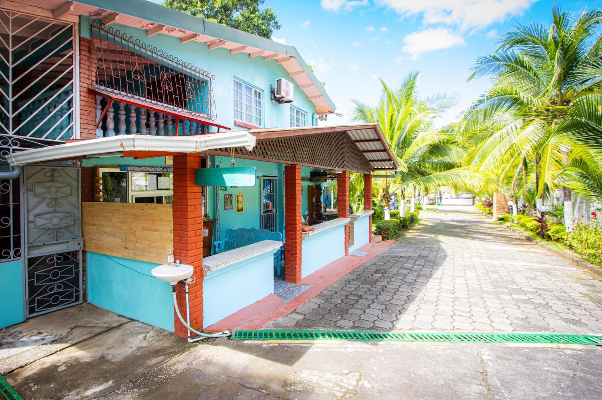 Hotel Marielos Tamarindo Exterior foto